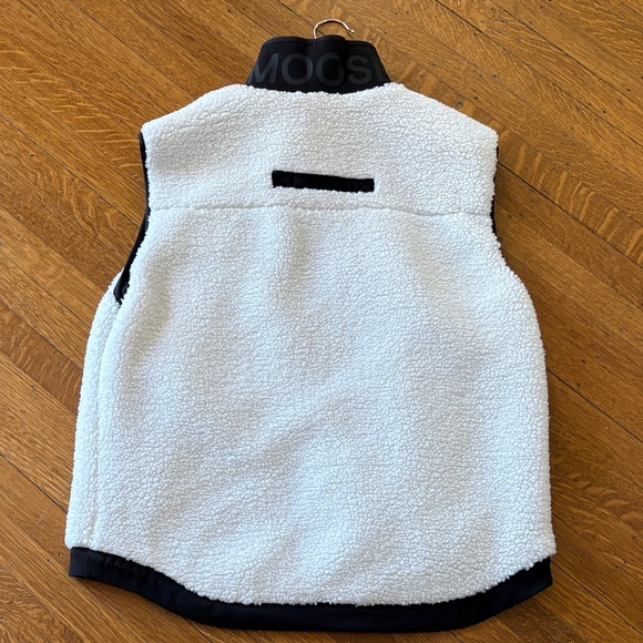 Moose Knuckles Men's XL NEW with tags. Black and White Fleece Saglek Vest - Picture 6 of 7